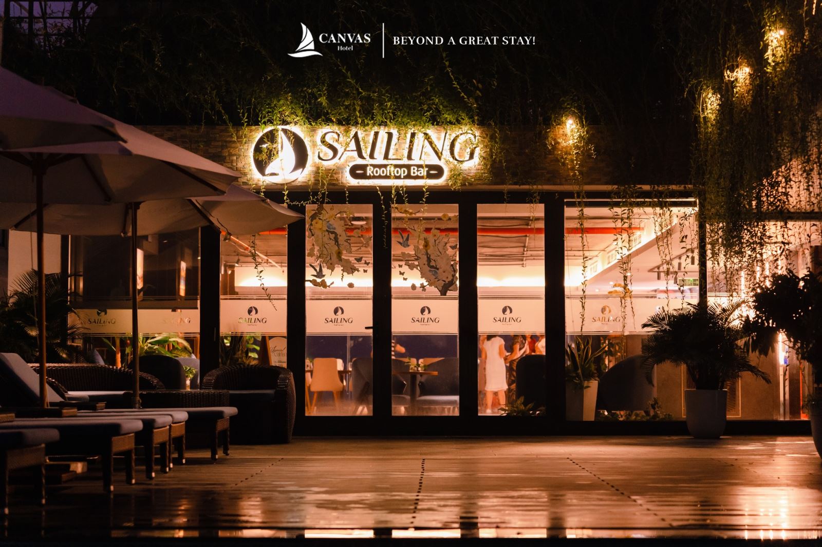 Sailing Rooftop Bar